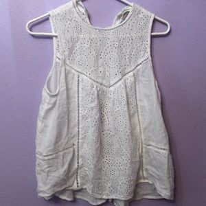 White tank top with a flower like detail